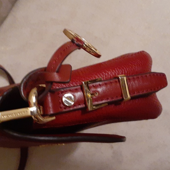 MICHAEL KORS.  MAROON LEATHER CROSSBODY NWOT - Picture 7 of 11